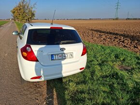 Predám KIA Ceed 1.4 2008 benzín - 19