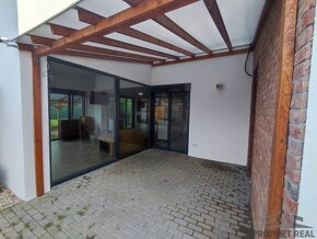 Krásny štvorizbový rodinný dom typu bungalov v Ružinove - 19