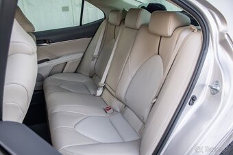 Toyota Camry 2.5 Hybrid 160 kW EXECUTIVE - 19