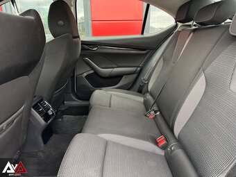 Škoda Octavia 2.0 TDI, Pôvodný lak, Keyless, SmartLink, SR - 19