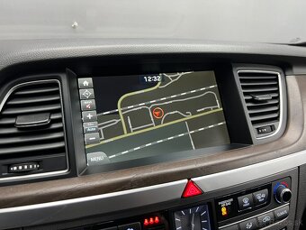 Hyundai Genesis 3.8 V6 GDi HTRAC - 19