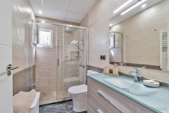 Dvoupodlažní rodinný dům 5+kk o užitné ploše 67 m² ŠPANĚLSKO - 19