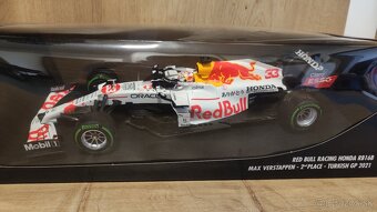 Max Verstappen - Red Bull Racing - Minichamps white 1:18 - 19