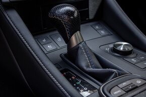 Lexus RC F 5.0 V8 Executive - odpočet DPH - 19