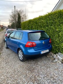 Predám modrý šíp:Volkswagen golf V 2.0 TDI - 19