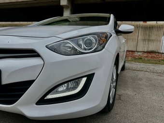 Hyundai i30 1.4, M6, benzín, senzory, výhrevy sedačiek - 19