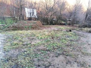 NA PREDAJ POZEMOK NA STAVBU DOMU V ILIAVKE S VÝMEROU 700 M2. - 19