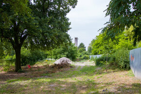 Dvojdom s rozľahlým pozemkom v centre obce Zlaté Klasy - 19