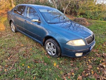 koda Octavia 1.9 tdi 77kw 105 ps sedan modrozelená METALIZA - 19