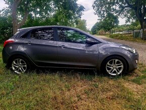 Hyundai i30 hatchback 1.4 diesel 66kw 2013 2014 šedá metalíz - 19