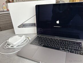 Macbook Pro 13 - 2019 i5 - 19