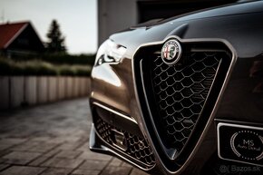 Alfa Romeo Stelvio Veloce - TOP zánovní stav - 19