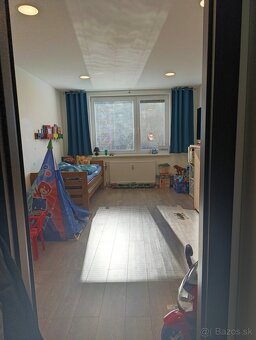 KOMPLETNE ZREKONŠTRUOVANÝ 62m2 byt s balkónom na Sídl.III - 19