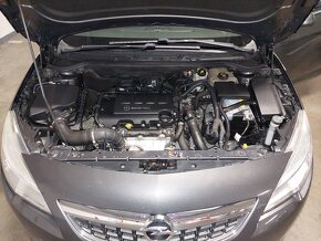 Opel Astra 1.4 Turbo 140k Cosmo rv.2011 - 19