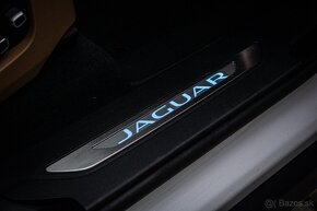 Jaguar F-Pace 3.0d D300 SE, 1.majiteľ,Nelakované, HUD, pano - 19