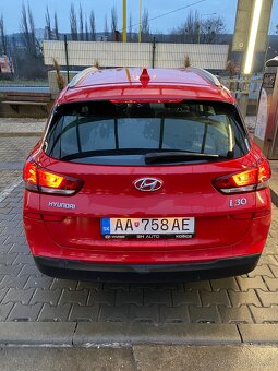 Hyundai i30 combi 1,5i 110k 6M/T Comfort + CP, ročník 2023 - 19