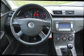 Volkswagen Passat 1.6  Comfortline - 19