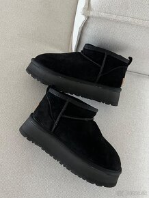 Čierne Ugg platform mini dámske čizmy - 19