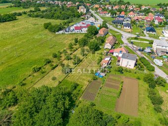 Na predaj rodinný dom s veľkým pozemkom v Tesárskych... - 19