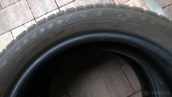 ZIMNÉ 205/50 R17 4ks CONTINENTAL 5-6mm a 2 ks GOODYEAR 6-7mm - 19