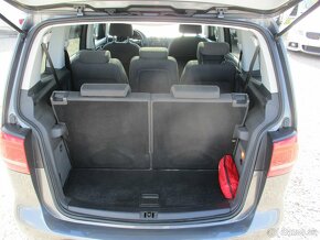 VW Touran 2,0TDI 103KW HIGHLINE PANO 7míst 06/2011 - 19