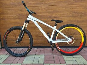 Downhill bicykel  GIANT