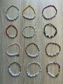 12 Taylor Swift friendship bracelets - 1