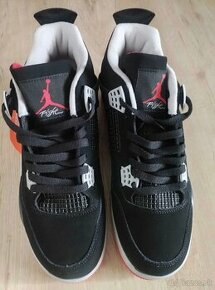 Nike Air Jordan 4 Retro Bred