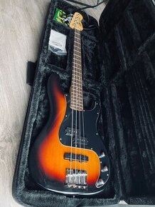 Fender Precision Bass basova gitara