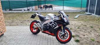 aprilia rsv4