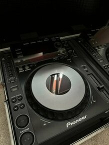 2x Pioneer CDJ 900 + case