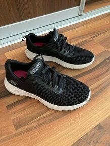 Predám tenisky Skechers veľ. 35