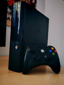 Xbox 360 E ( 500GB) + Originál bezdrôtový ovládač