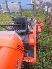 Kubota malo traktor 19.5 koni