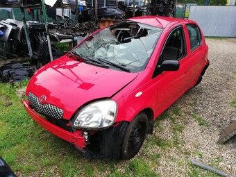 Predám náhradné diely Yaris 98-05 1.0 Vvti Hlava blok Sklo