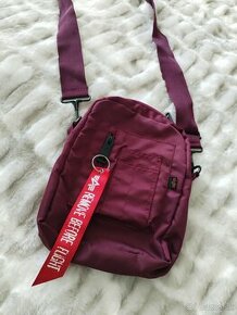 Taska Alpha Industries  crew carry