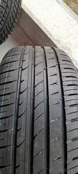 1x Hankook 215/55R17 - nova