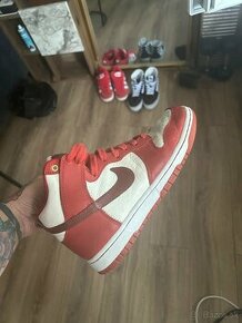 Nike Dunk LX high red