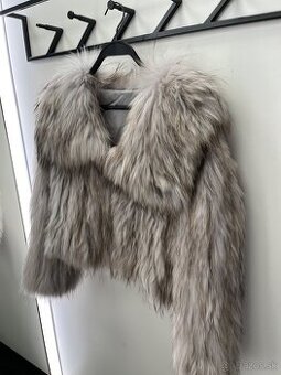 Kožuch , kožušina . Pravý kožuch z líšky, fox fur