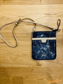 GUESS modrá crossbody