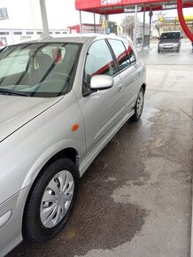 Nissan almera