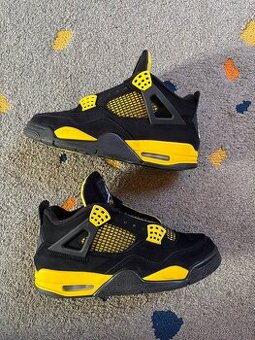 Jordan 4 Retro Thunder - 1