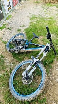 Mondraker sumum pro team