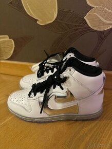 Nike DUNK SE