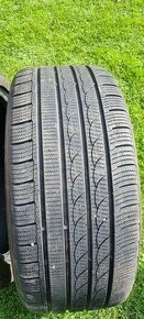 255/40 R19 - 1