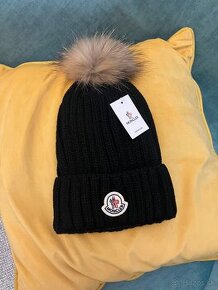 Moncler čiapka čierna