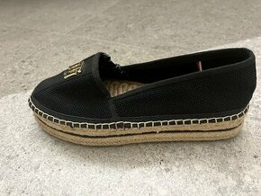 Nove cierne espadrilky Tommy Hilfiger, c.38