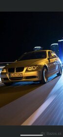 BMW E90 320i - 1