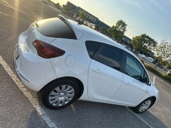 Predam Opel Astra 1.4