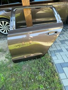 Škoda Octavia 4 kombi zadné ľavé dvere hnedej farby